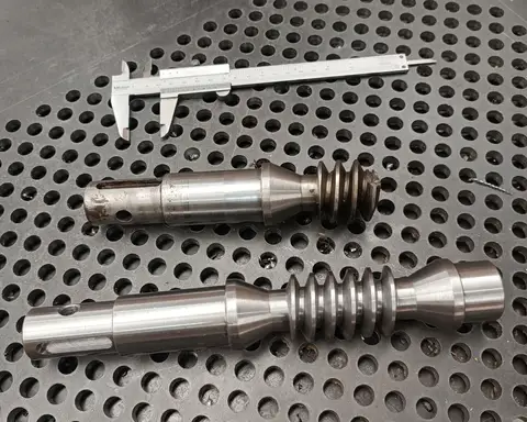 ENGRENAGENS, COROAS, FUSOS E CREMALHEIRAS — foto