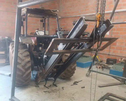 MAQUINARIOS E EMPLEMENTOS — foto